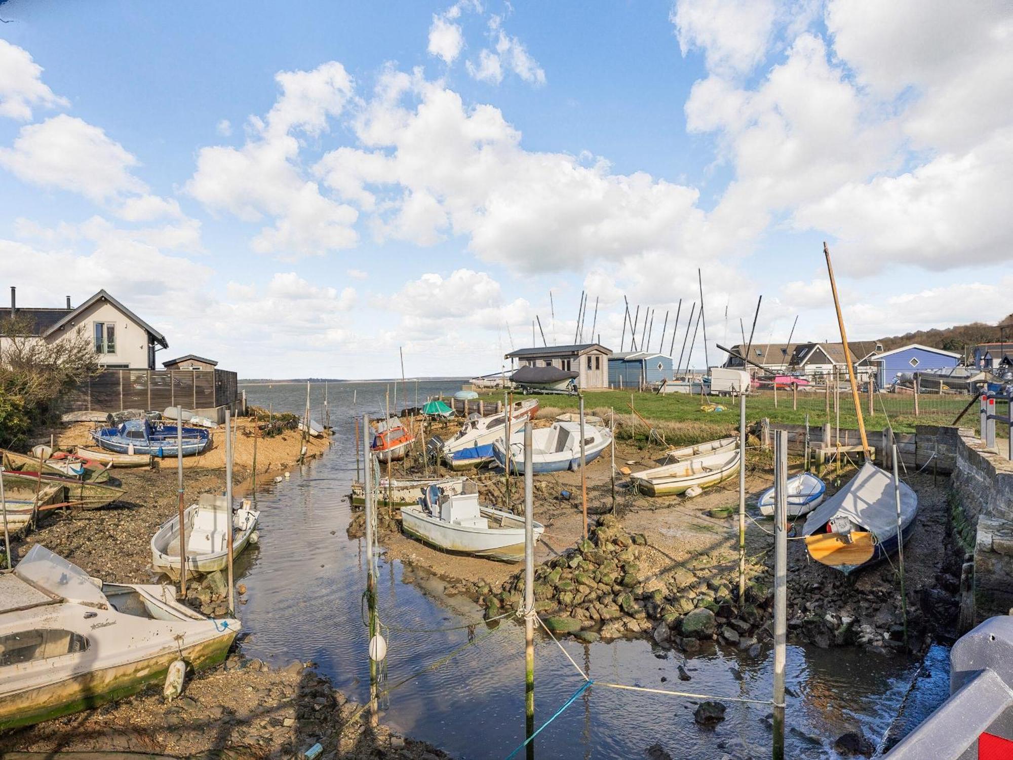 Green Poplars Gurnard Exterior foto