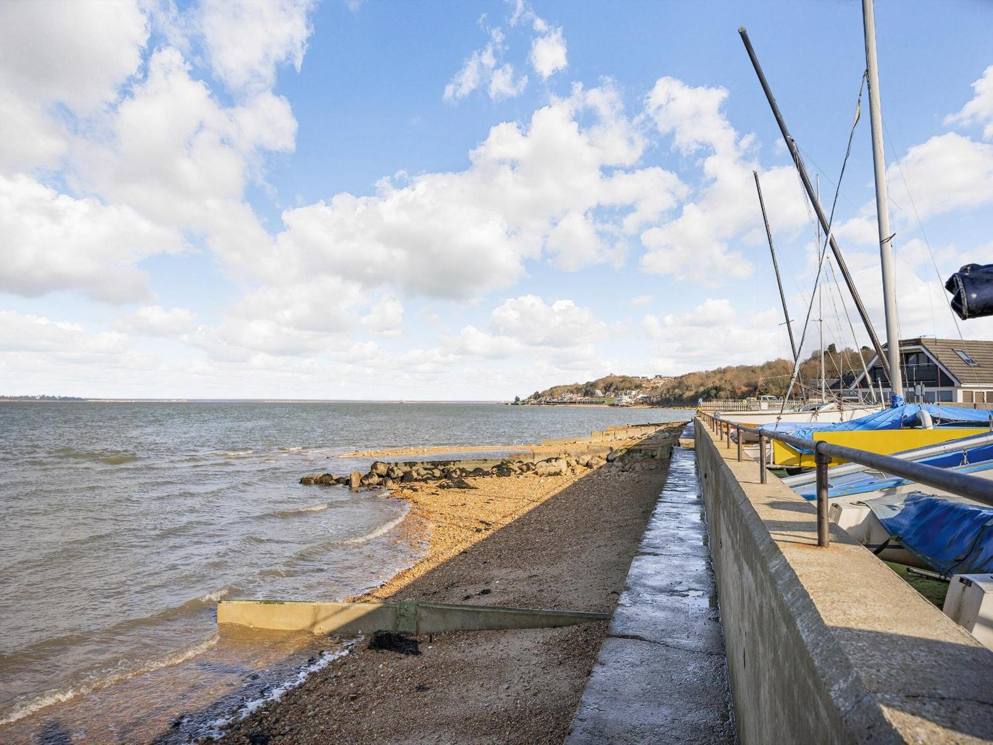 Green Poplars Gurnard Exterior foto