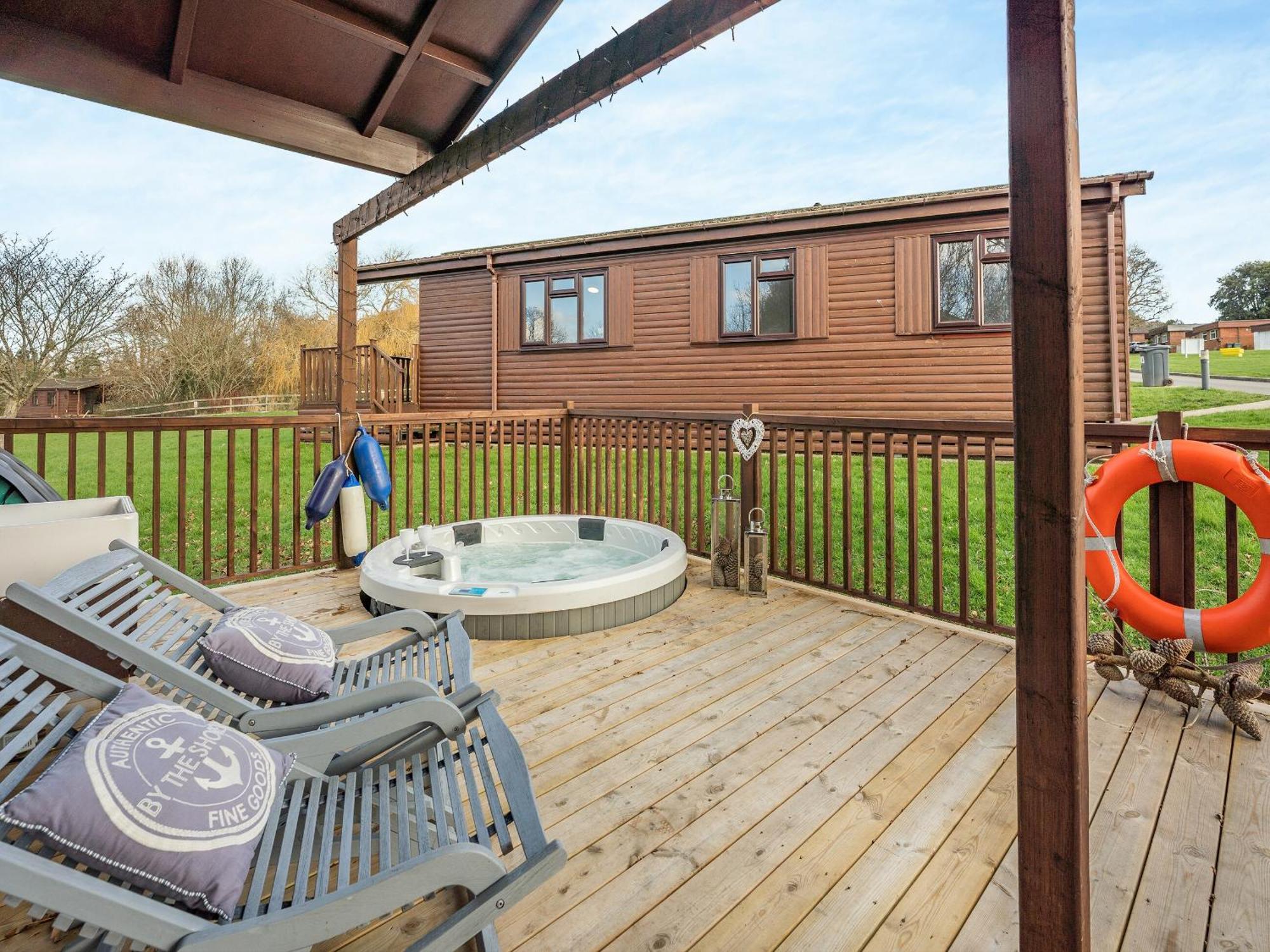 Green Poplars Gurnard Exterior foto